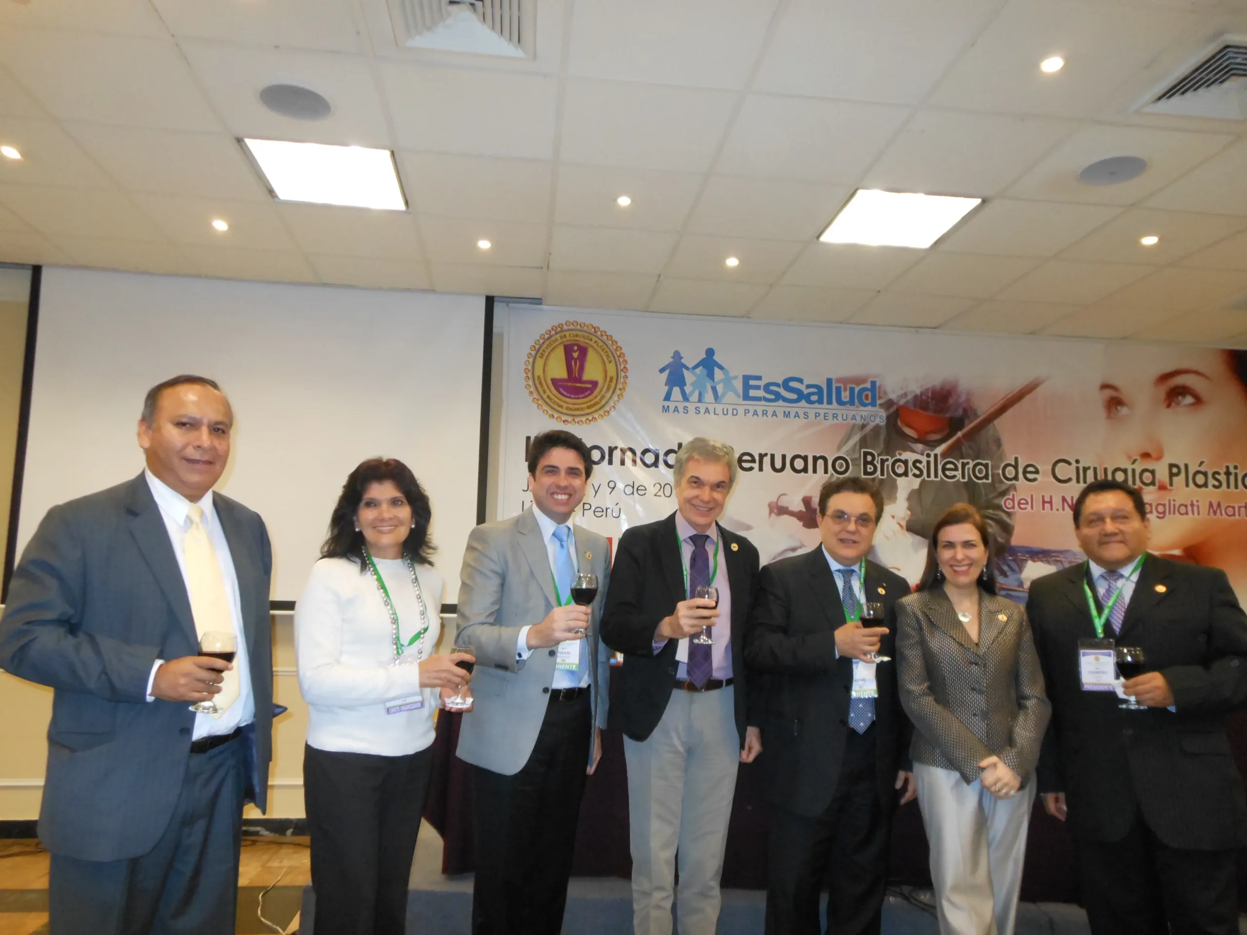 Dr. Edwin Vásquez, Dra. Danitza Salomón, Dr. Alexandre Piassi, Dr. Volney Pitombo, Dr Romulo Mene, Dra. Alessandra Grassi Salles, Dr. Rubén Ormeño. 