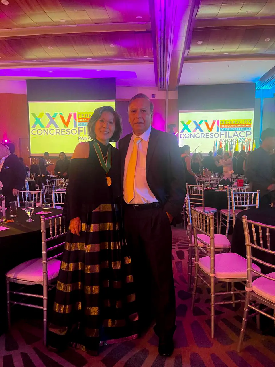 Dr. Edwin Vásquez y la Dra. Lydia Masako.