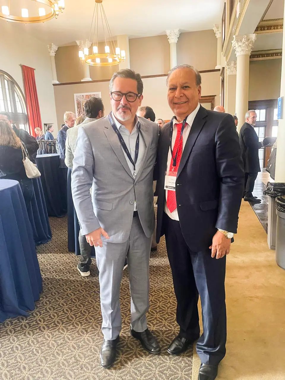 Dr. André Cervantes y Dr. Edwin Vásquez