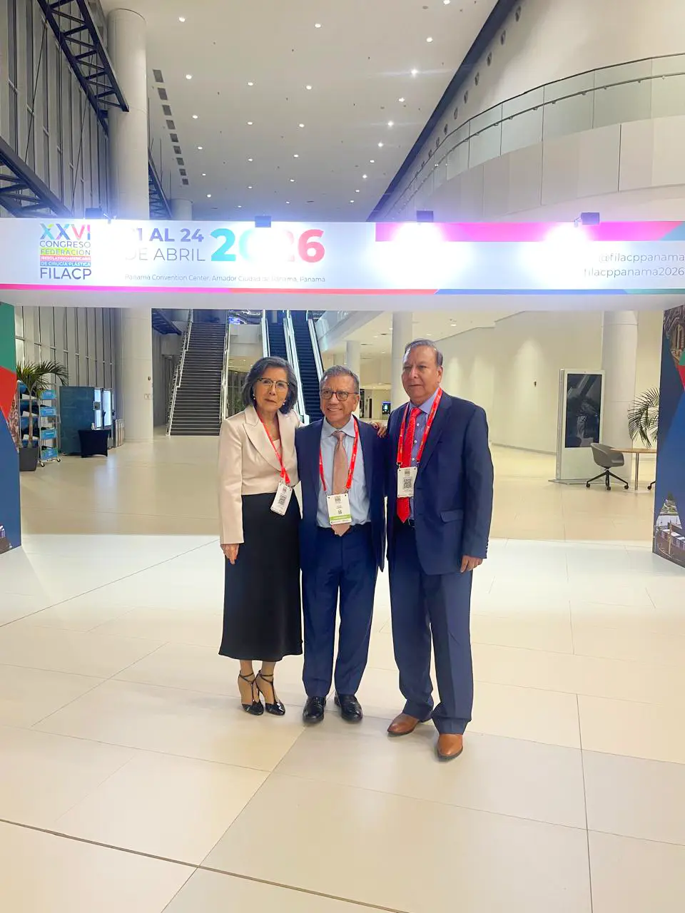 Dra. Lydia Masako, Dr. Oscar Ramirez y Dr. Edwin Vásquez
