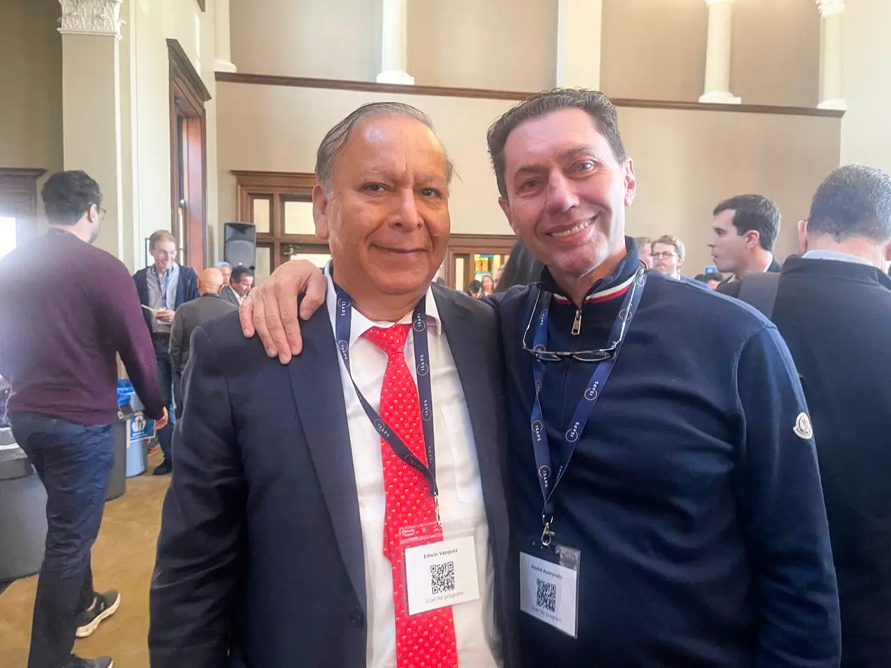 Dr. André Auersvald (Organizador del congreso) y Dr. Edwin Vásquez