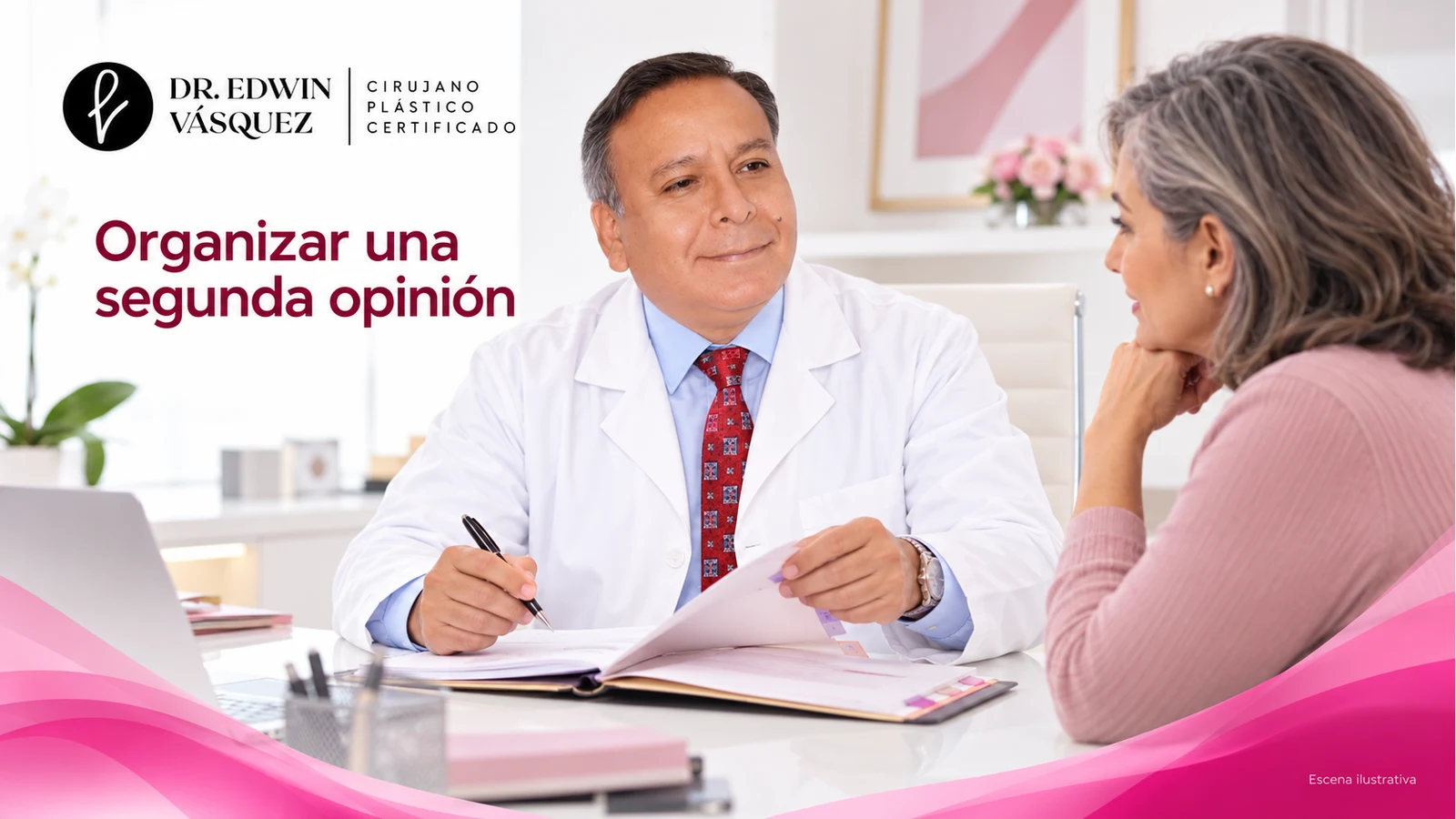 Dr. Edwin Vásquez revisando informes organizados para otra valoración, en una consulta ilustrativa.