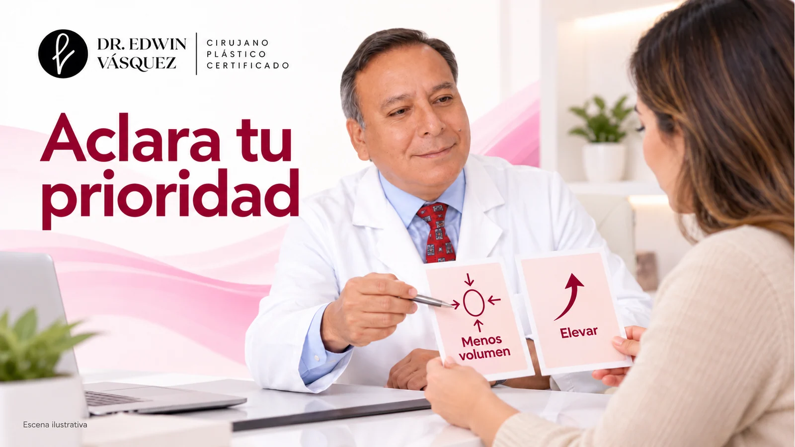 Escena ilustrativa: El Dr. Edwin Vásquez escucha las prioridades de una paciente que compara objetivos de cirugía mamaria.